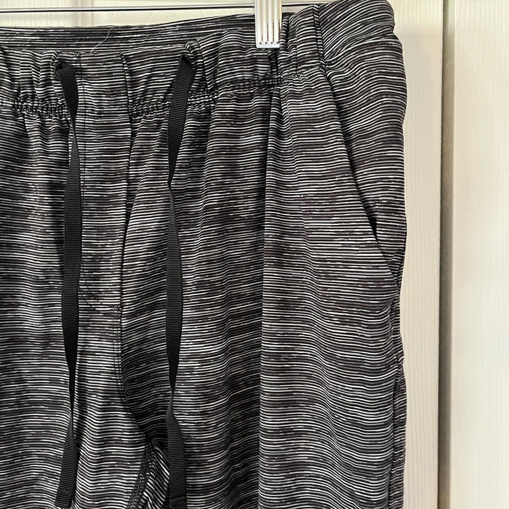 Lululemon On The Fly Pant Black Slate Size 6 28 Inch - Picture 3 of 8